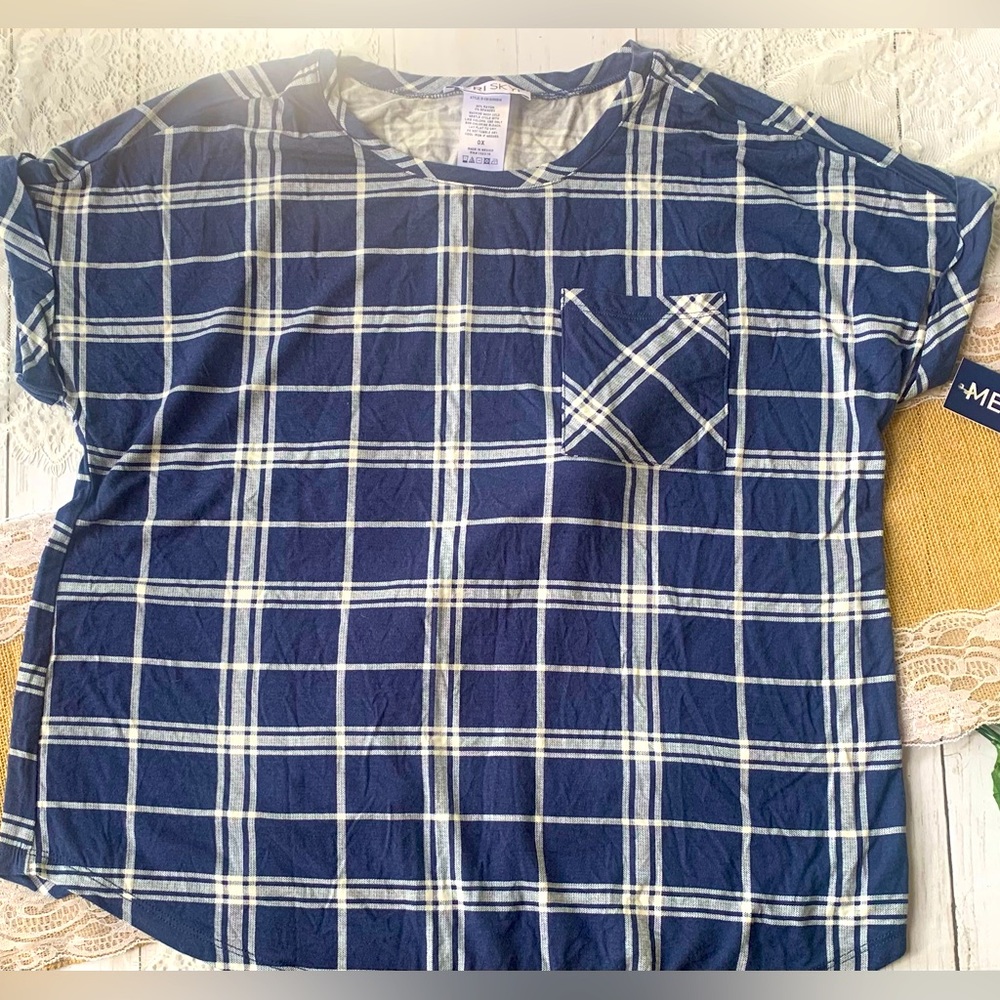 MERI SKYE - NWT Blue & White Plaid short sleeve loose fit slinky stretch Tee
